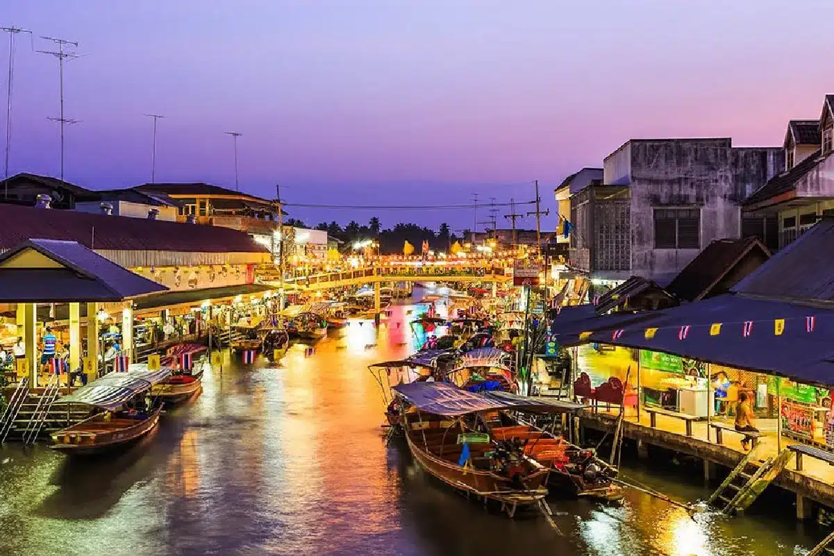 ตลาดน้ำอัมพวา