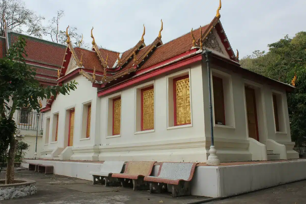 วัดมหาสมณารามราชวรวิหาร (วัดเขาวัง)