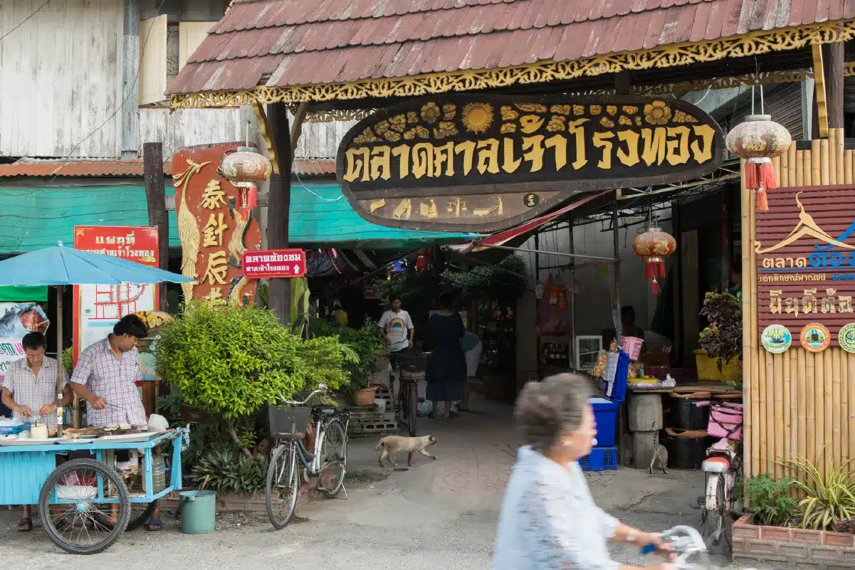 ตลาดศาลเจ้าโรงทอง