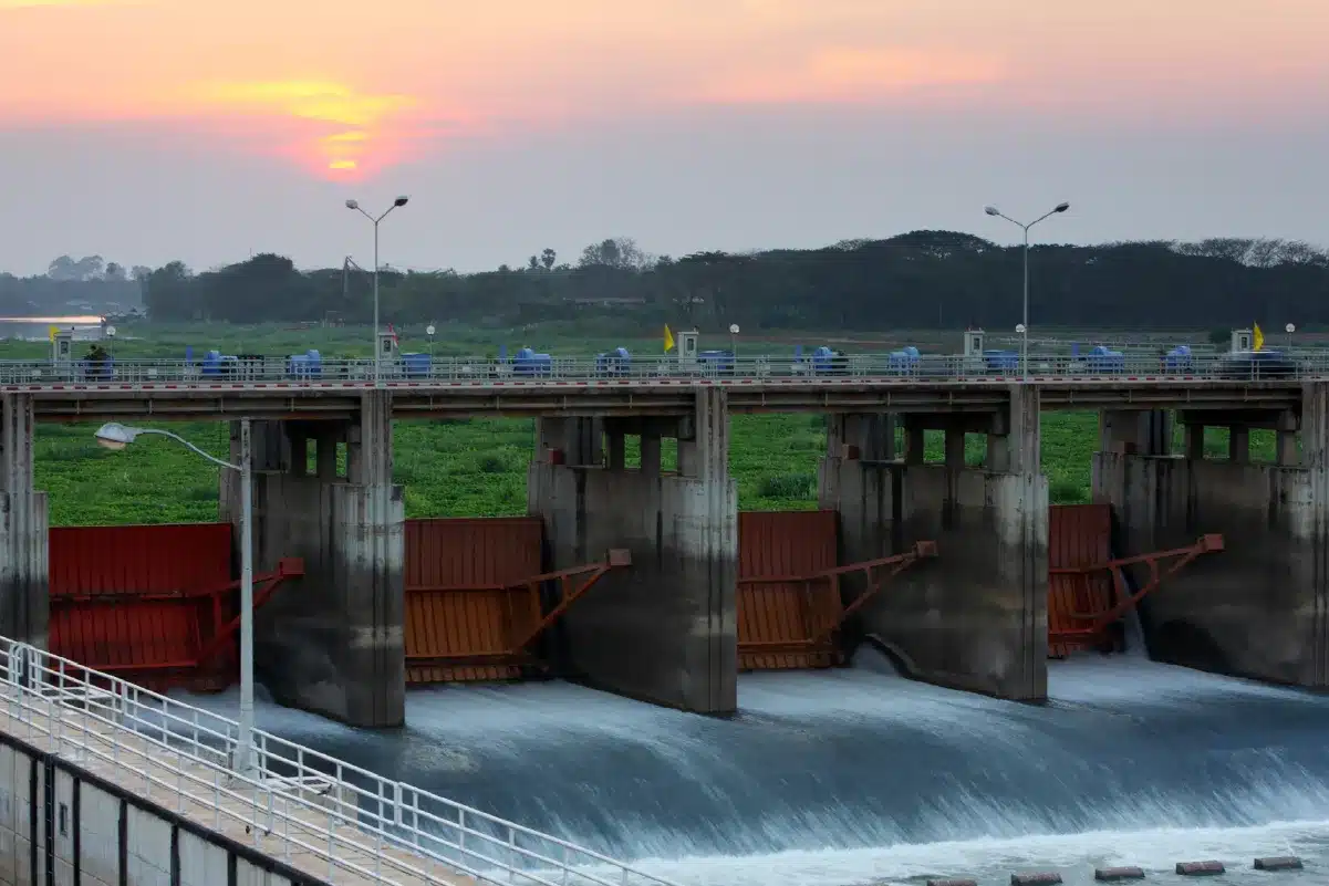 10 สถานที่ท่องเที่ยวห้ามพลาดในจังหวัดชัยนาท ที่แนะนำว่าคุณต้องไป 2 เขื่อนเจ้าพระยา