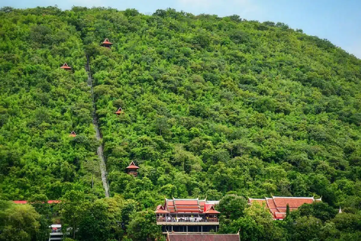 10 สถานที่ท่องเที่ยวห้ามพลาดในจังหวัดชัยนาท ที่แนะนำว่าคุณต้องไป 3 วัดธรรมามูลวรวิหาร