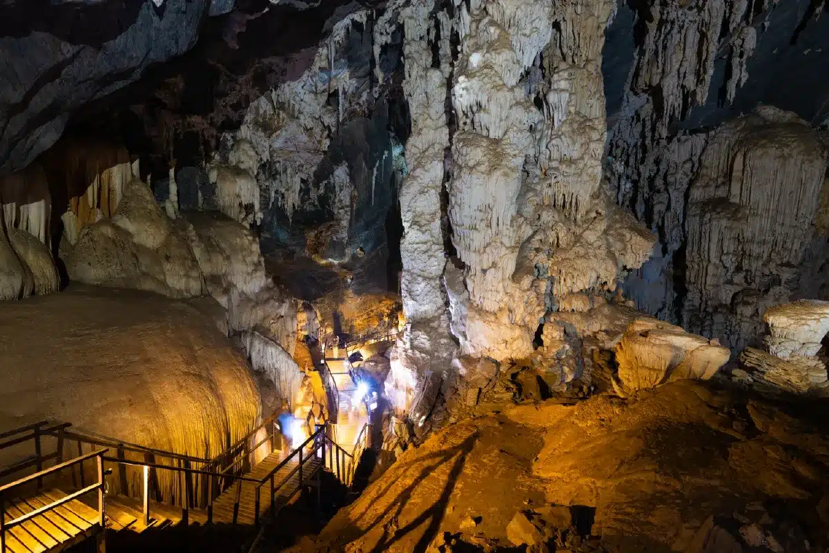 ถ้ำภูผาเพชร