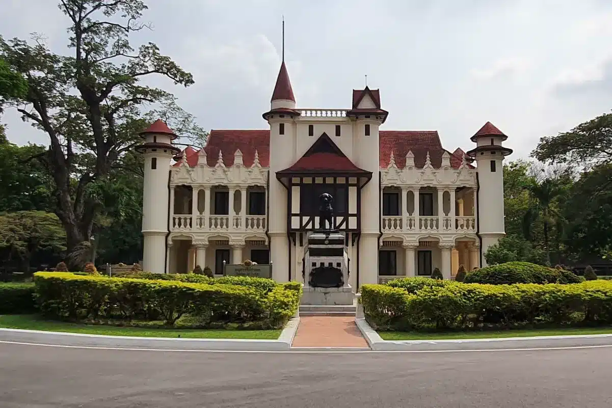 พระราชวังสนามจันทร์
