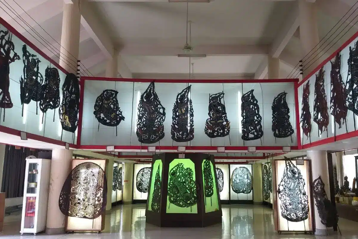 พิพิธภัณฑ์หนังใหญ่วัดพลับพลาชัย