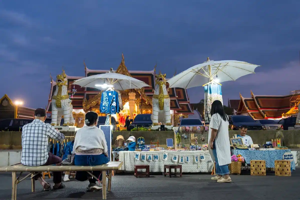 ถนนคนเดินผ้าคราม