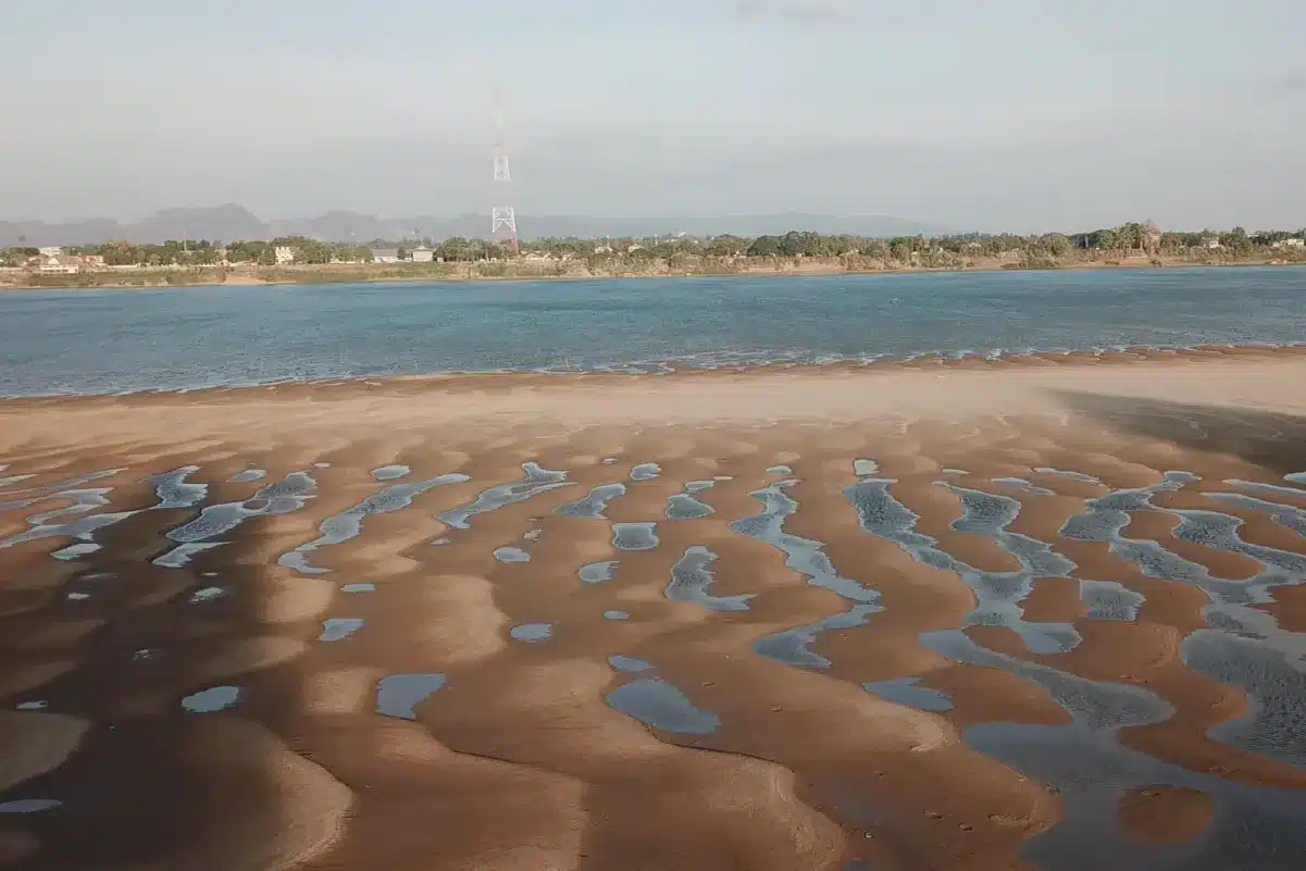 หาดทรายทองศรีโคตรบูร