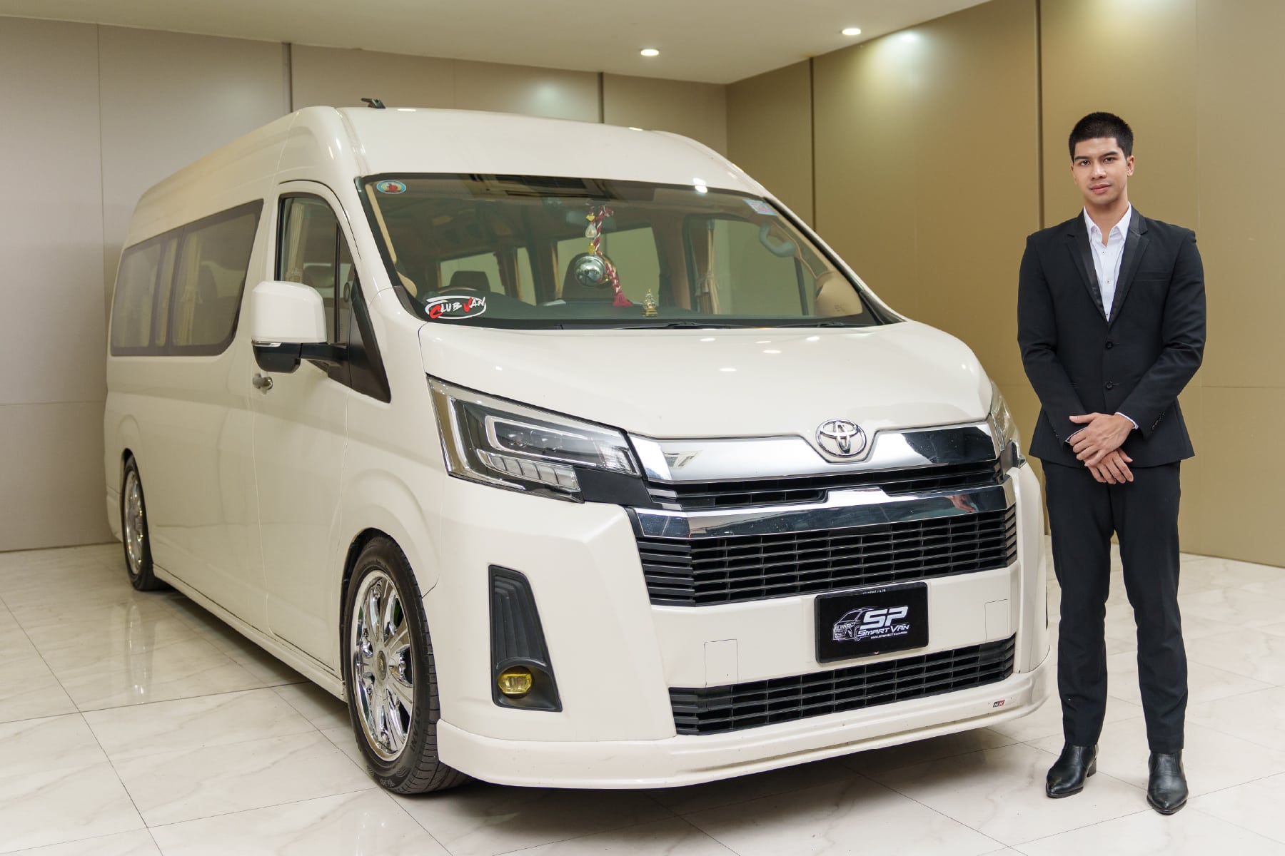 เลือกรถตู้