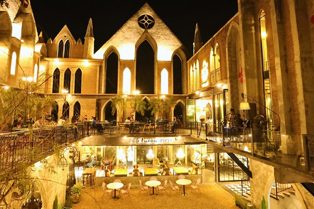Cafe Laura Bar and Restaurant สาขา 3