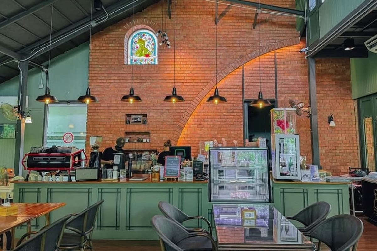 ชายสมัยคาเฟ่ 2498 Bangkok
