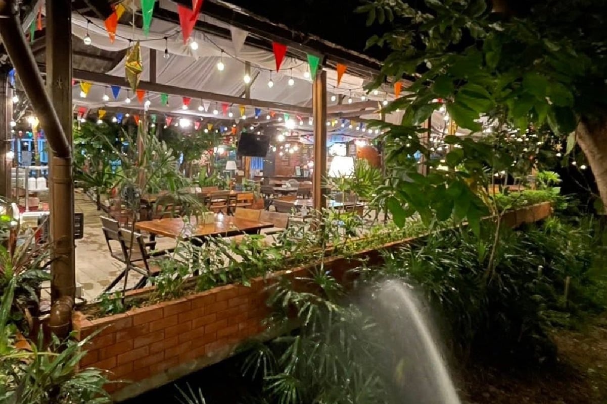 ร้านอาหารบ้านสวน บ้านไร่