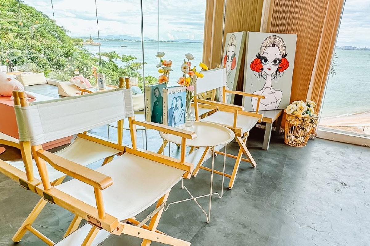 Smore Beach Cafe