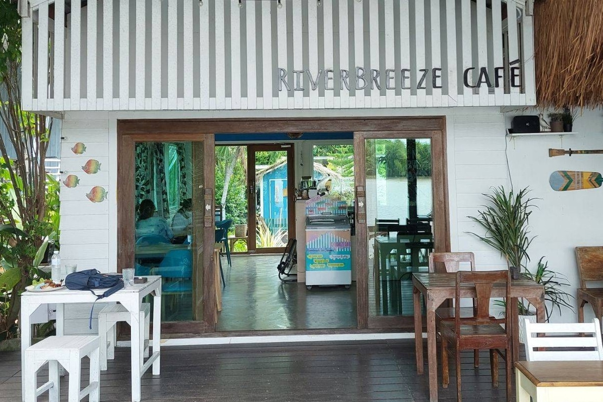 RiverBreeze Cafe